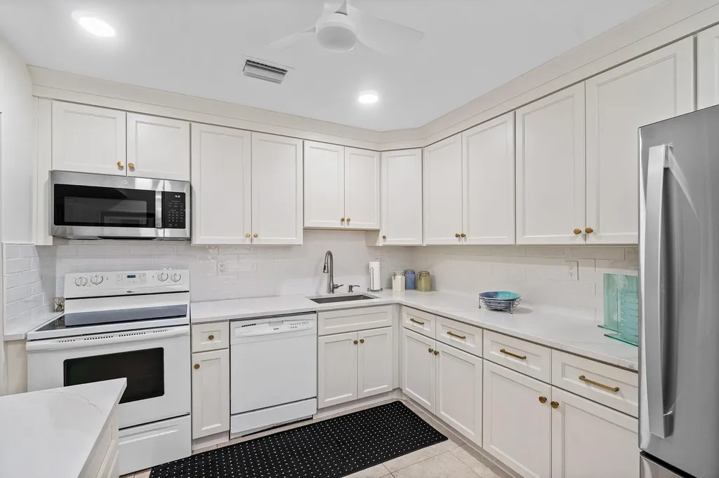 27 Capri Delray Beach FL 33484