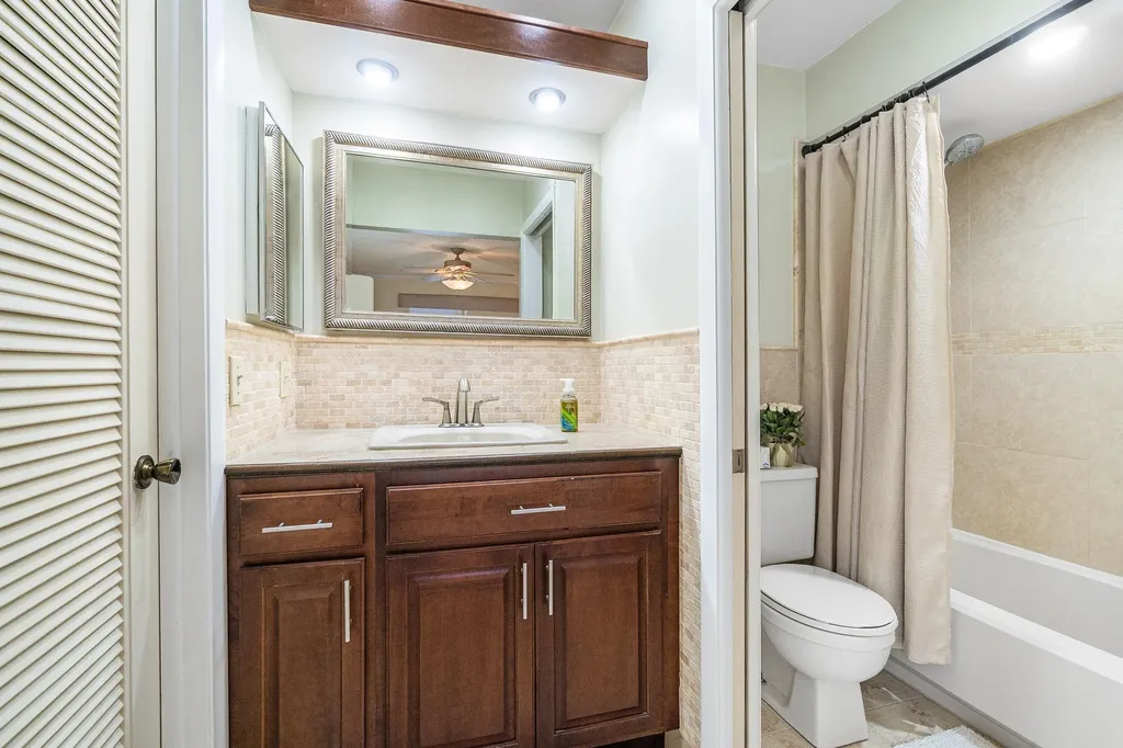 27 Capri Delray Beach FL 33484