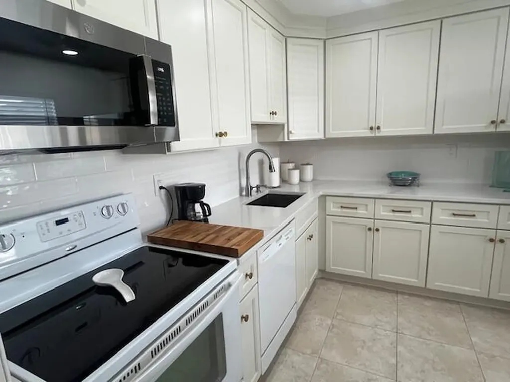 27 Capri Delray Beach FL 33484