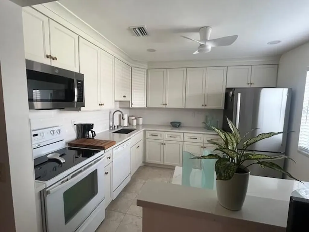 27 Capri Delray Beach FL 33484