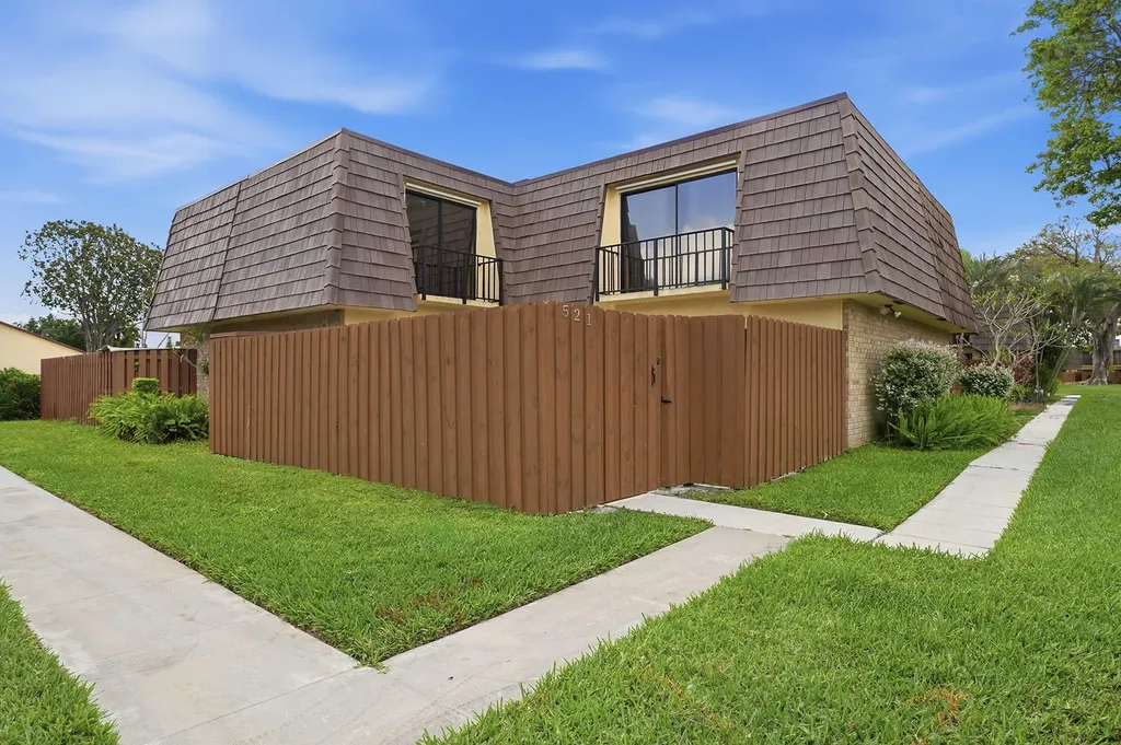 521 Springdale Circle Palm Springs FL 33461