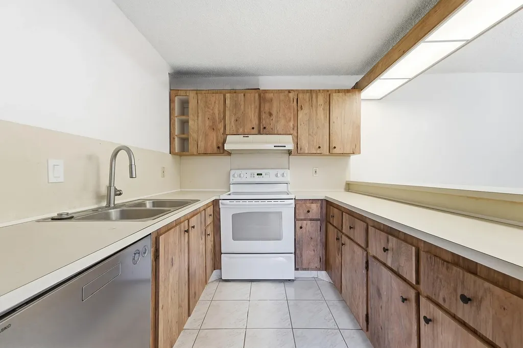 521 Springdale Circle Palm Springs FL 33461