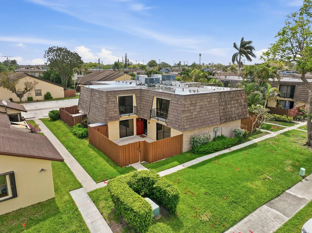 521 Springdale Circle Palm Springs FL 33461