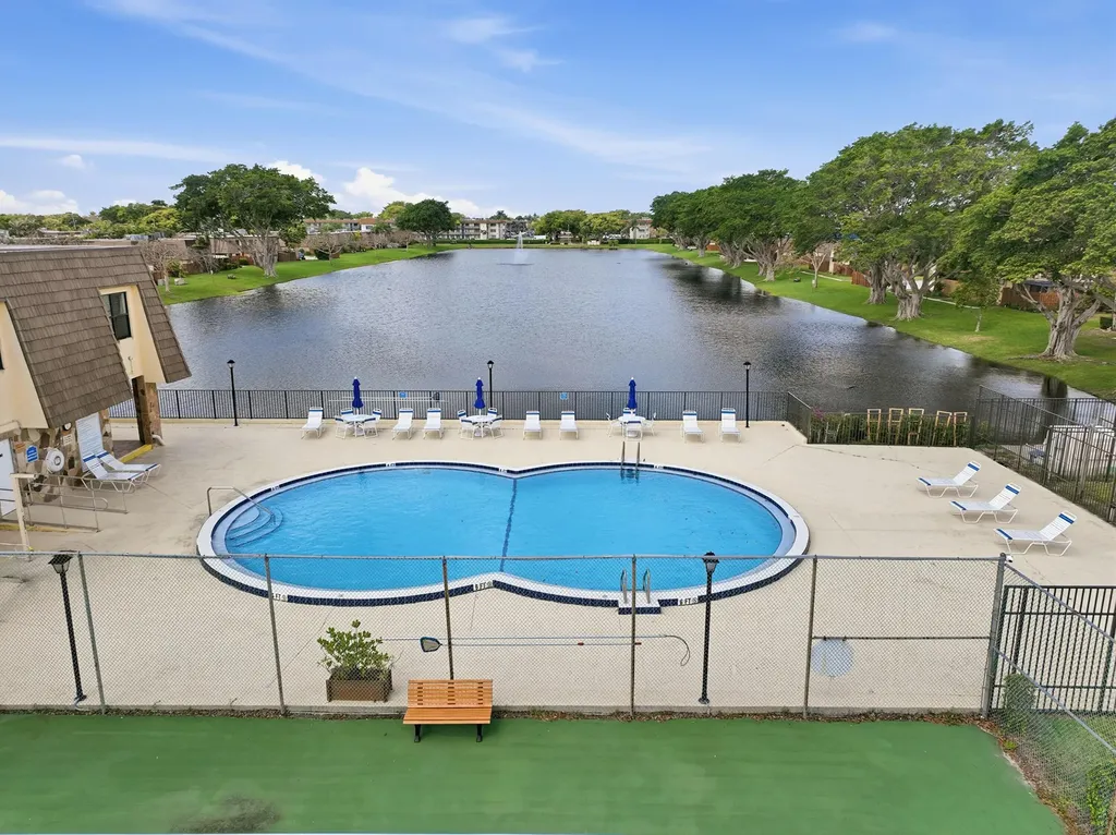 521 Springdale Circle Palm Springs FL 33461