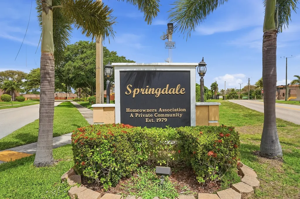 521 Springdale Circle Palm Springs FL 33461