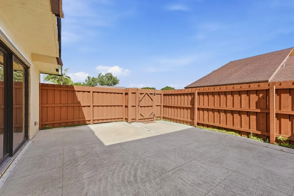 521 Springdale Circle Palm Springs FL 33461
