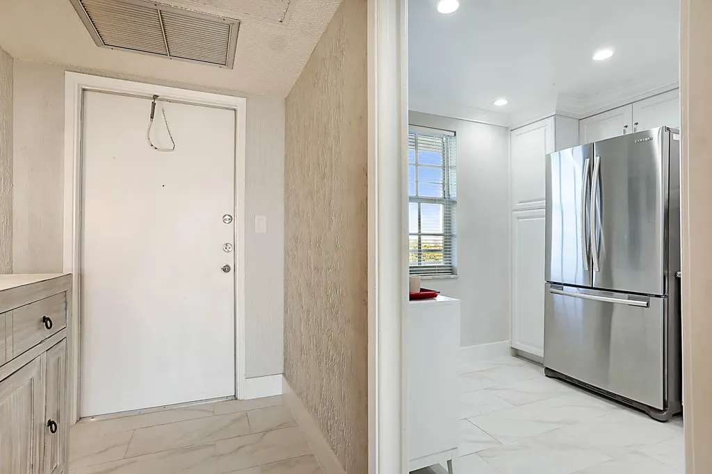 575 Oaks Lane Pompano Beach FL 33069
