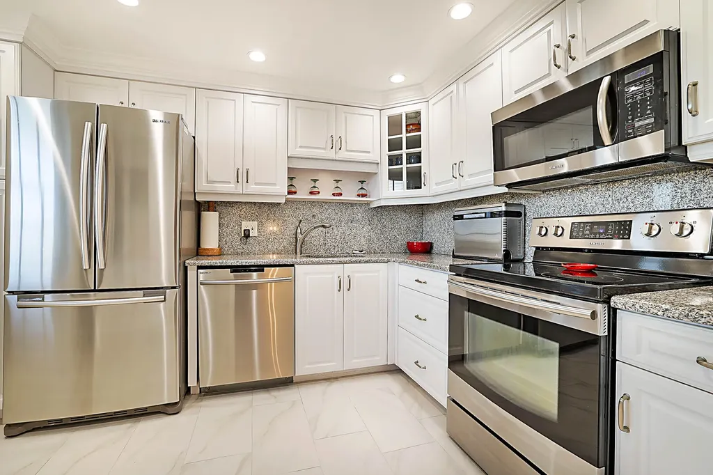 575 Oaks Lane Pompano Beach FL 33069