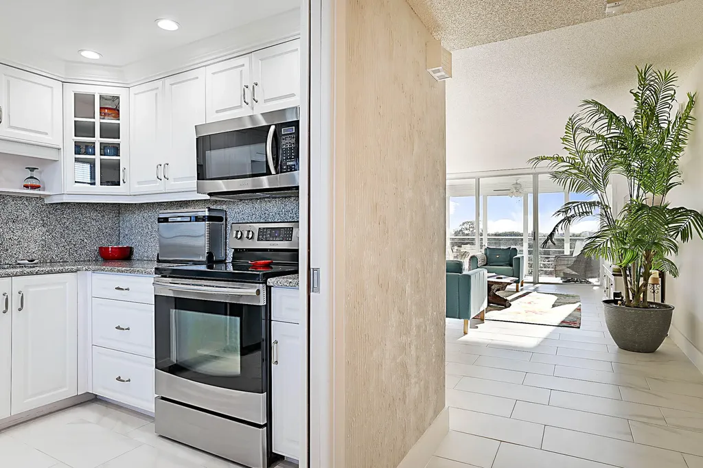 575 Oaks Lane Pompano Beach FL 33069