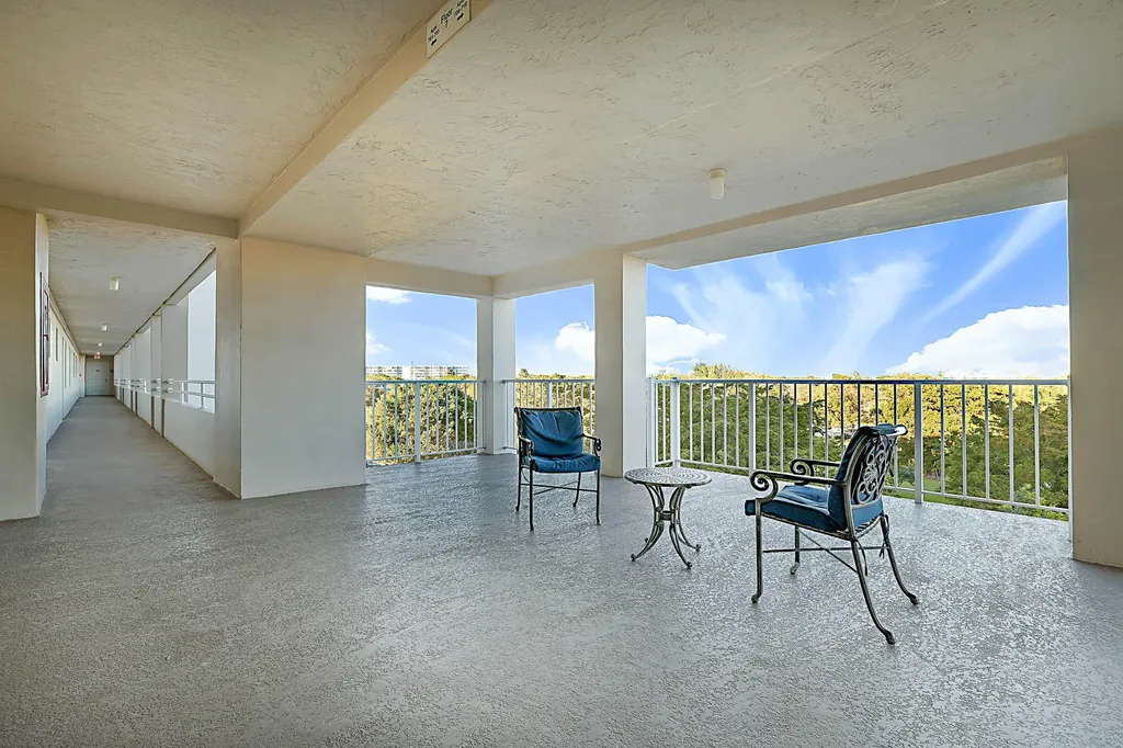 575 Oaks Lane Pompano Beach FL 33069