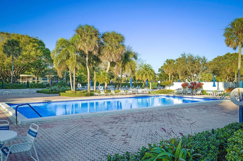 575 Oaks Lane Pompano Beach FL 33069