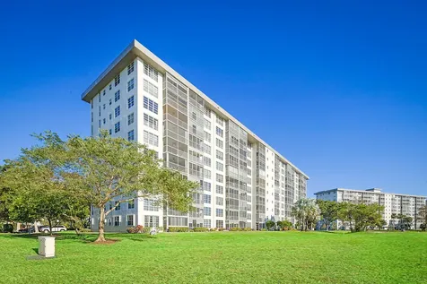 575 Oaks Lane Pompano Beach FL 33069
