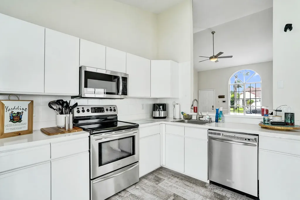 8467 Dynasty Drive Boca Raton FL 33433
