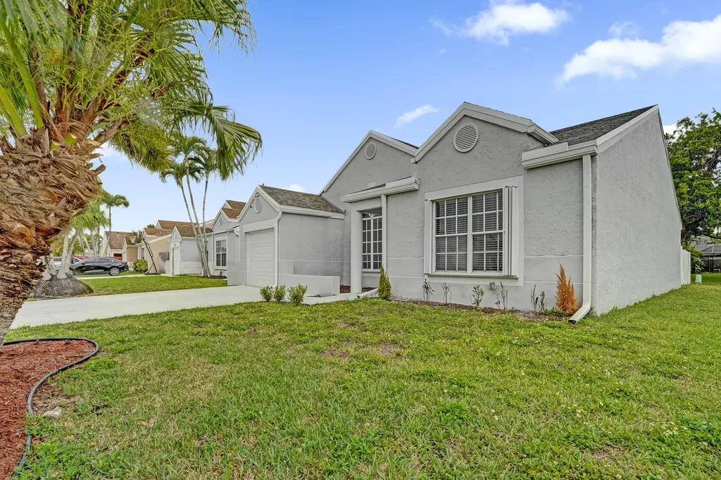 8467 Dynasty Drive Boca Raton FL 33433