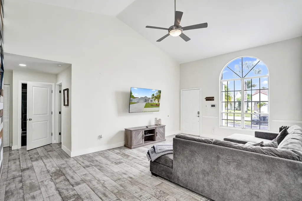 8467 Dynasty Drive Boca Raton FL 33433