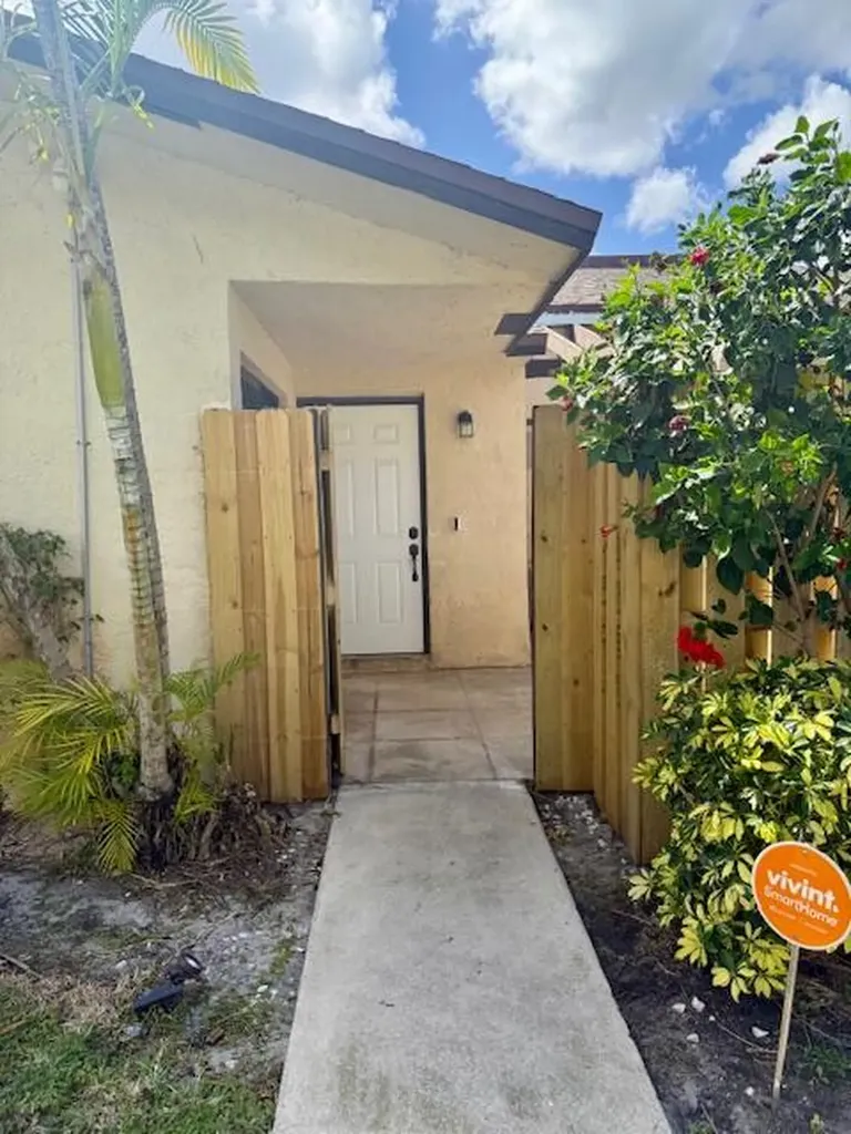 1803 Waterview Circle Palm Springs FL 33461