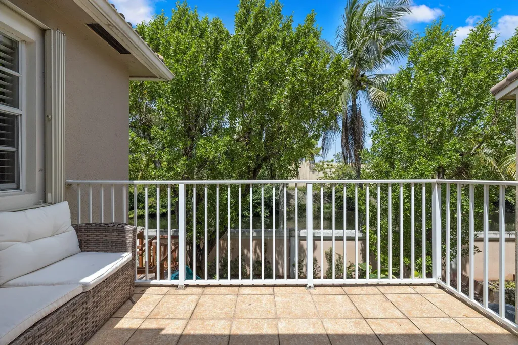 648 NW 127th Avenue Coral Springs FL 33071