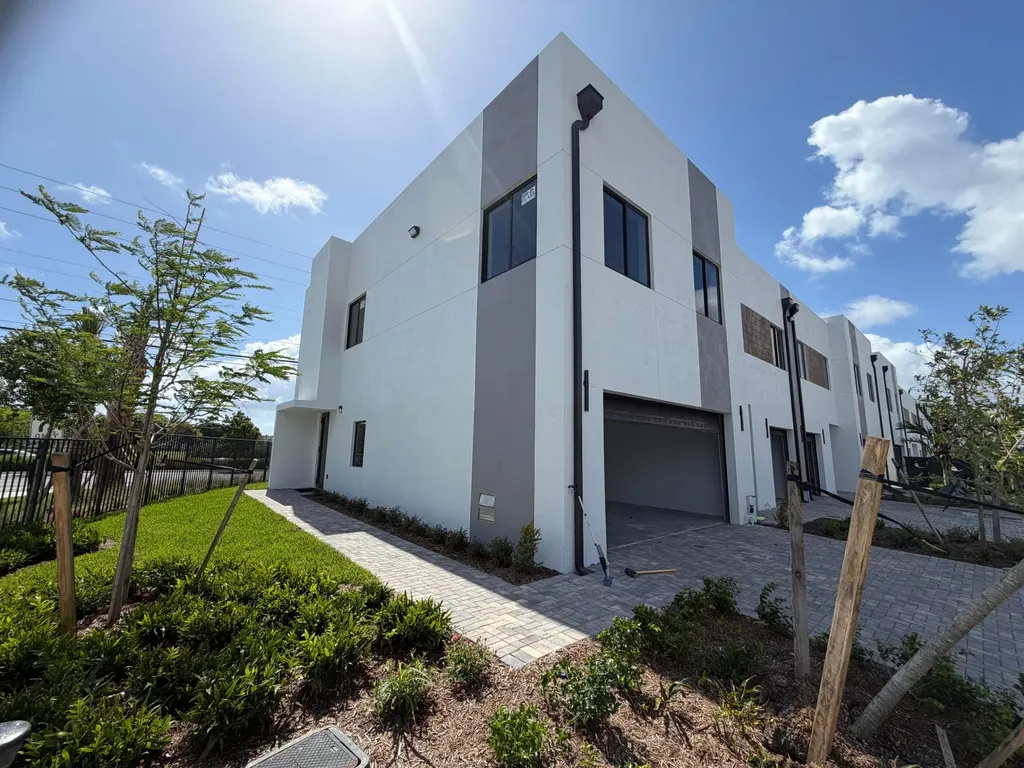 120 NW 15th Place Pompano Beach FL 33060