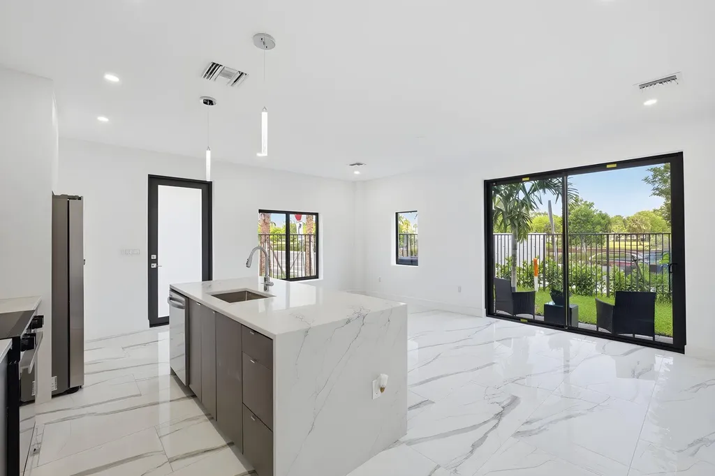 120 NW 15th Place Pompano Beach FL 33060