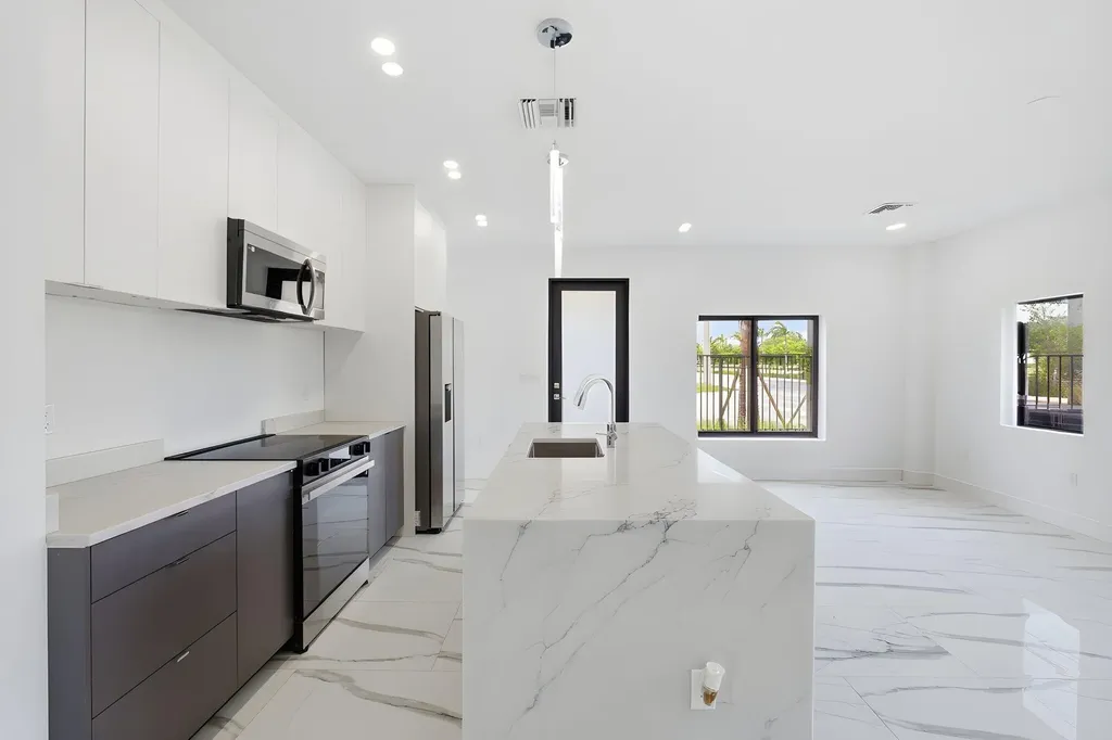 120 NW 15th Place Pompano Beach FL 33060