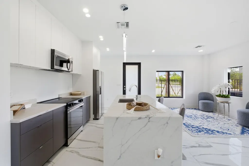 120 NW 15th Place Pompano Beach FL 33060