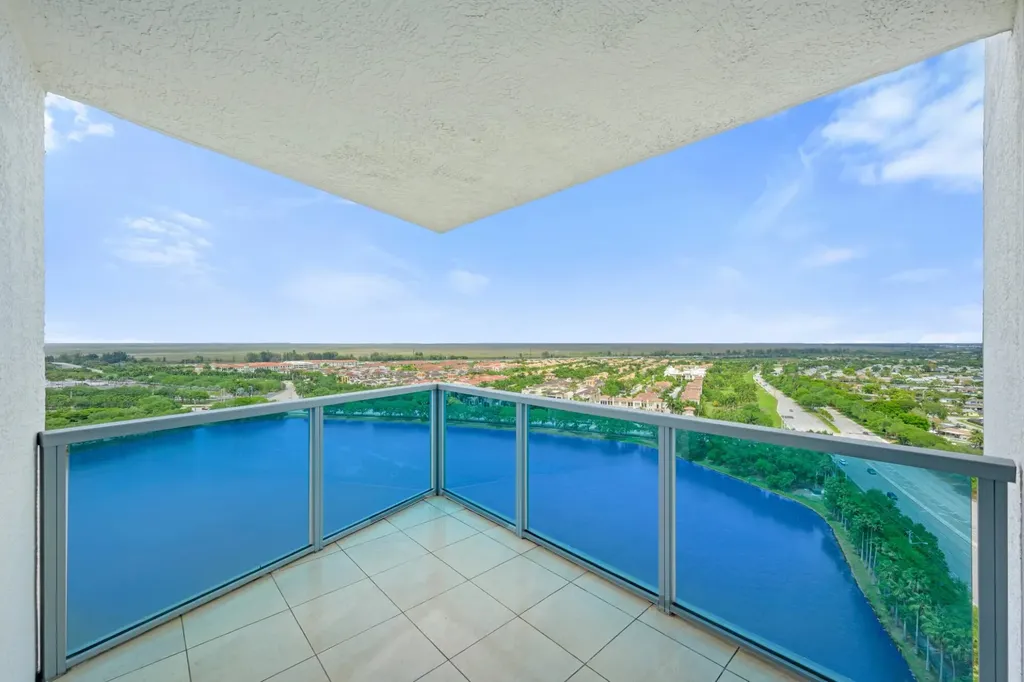 2641 N Flamingo Road Plantation FL 33323