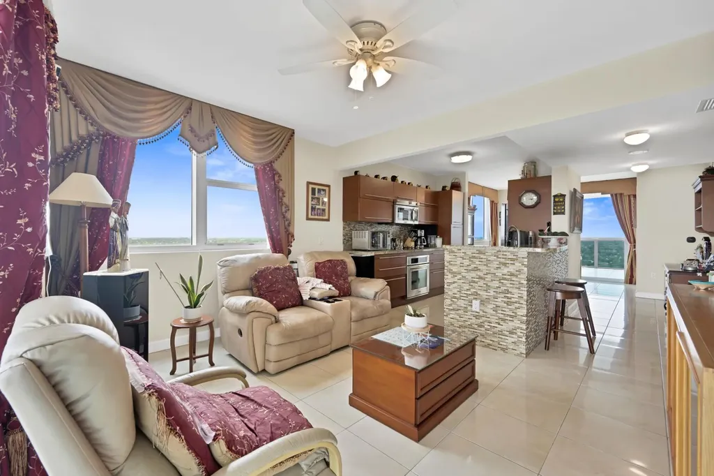 2641 N Flamingo Road Plantation FL 33323
