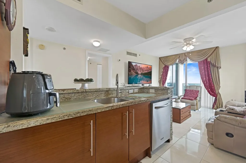 2641 N Flamingo Road Plantation FL 33323