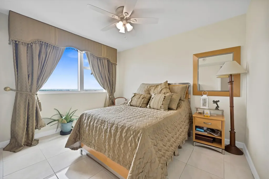 2641 N Flamingo Road Plantation FL 33323