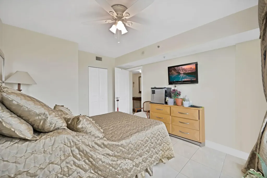 2641 N Flamingo Road Plantation FL 33323