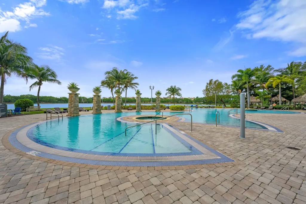 2641 N Flamingo Road Plantation FL 33323