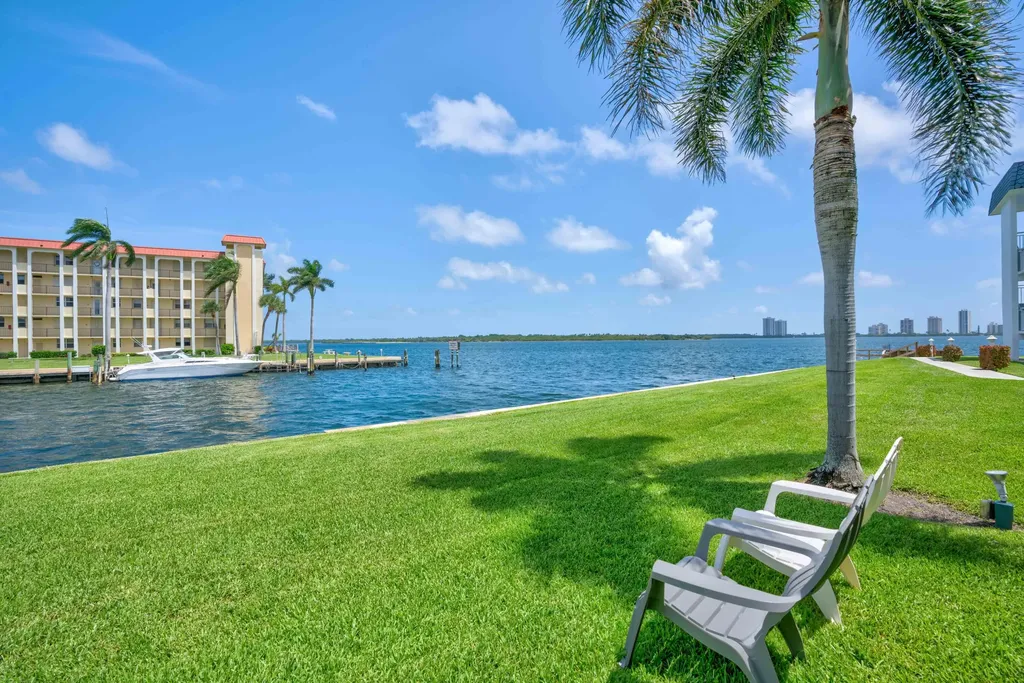 111 Shore Court North Palm Beach FL 33408