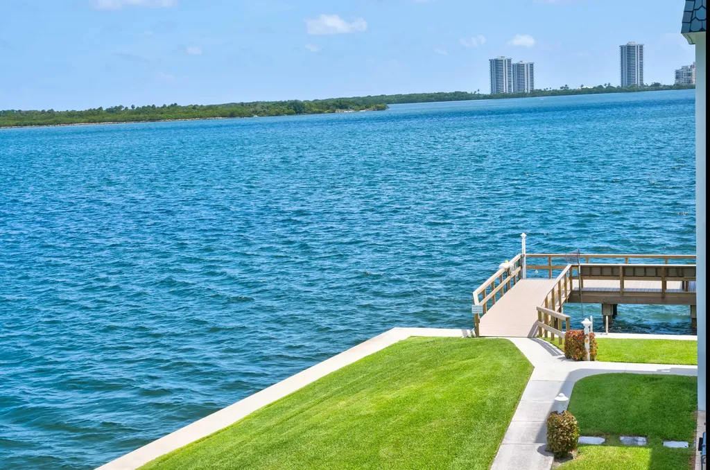 111 Shore Court North Palm Beach FL 33408