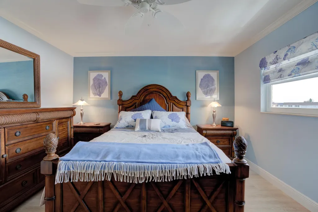 111 Shore Court North Palm Beach FL 33408