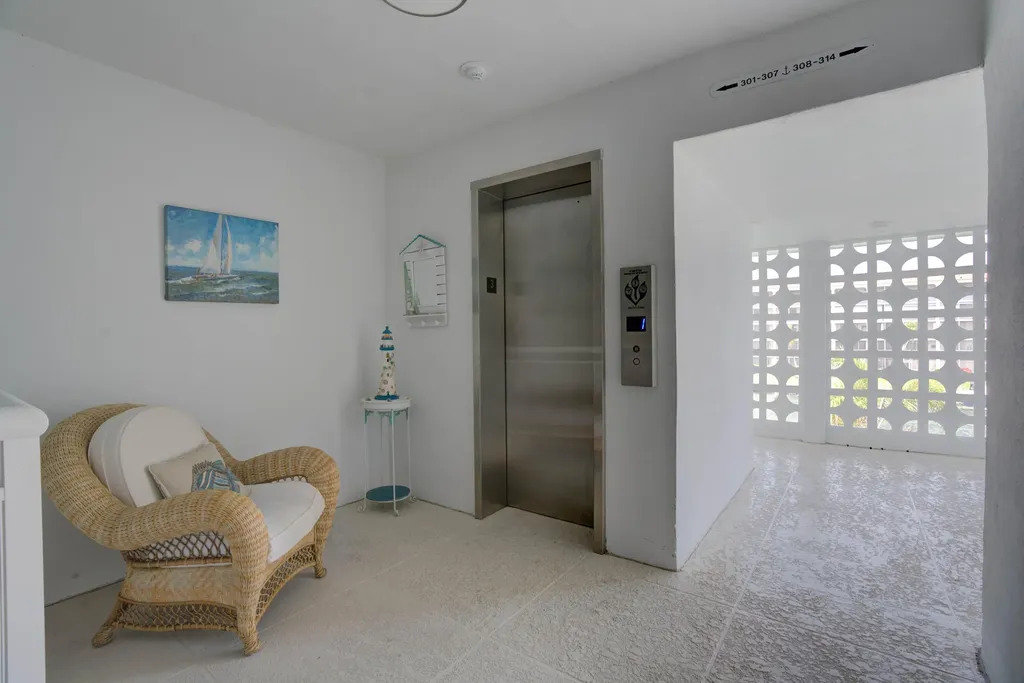 111 Shore Court North Palm Beach FL 33408