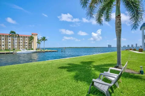 111 Shore Court North Palm Beach FL 33408