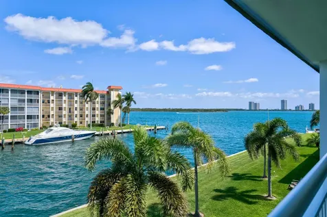 111 Shore Court North Palm Beach FL 33408