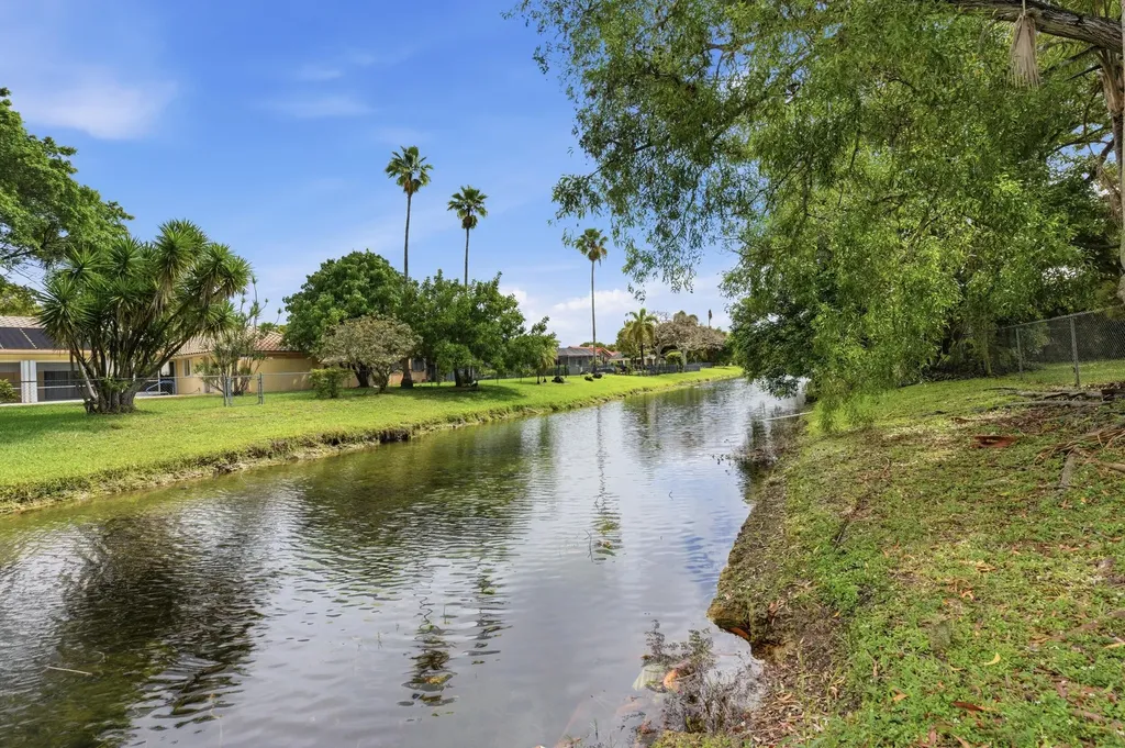 1533 NW 111th Avenue Coral Springs FL 33071