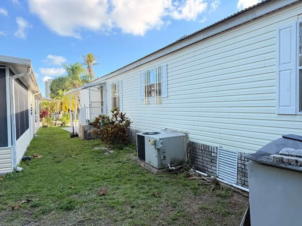 2 S 4 Seasons Road Palm Beach Gardens FL 33410