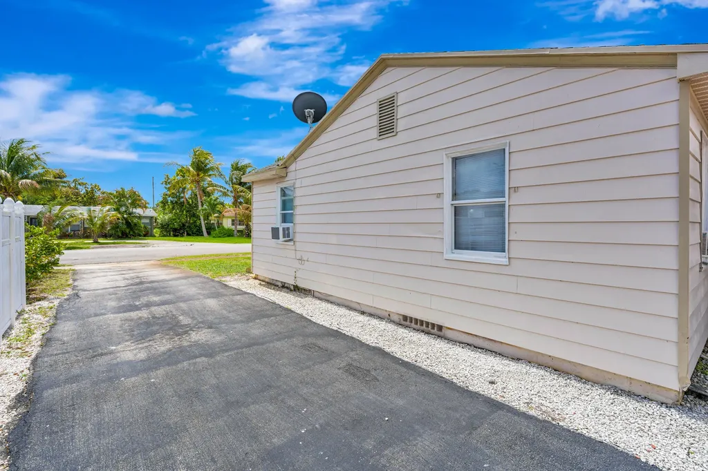 505 Foresteria Drive Lake Park FL 33403