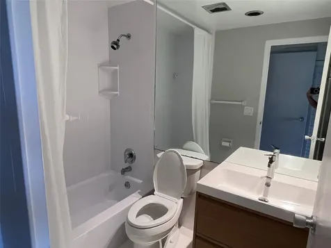 3200 NE 36th Street E Fort Lauderdale FL 33308