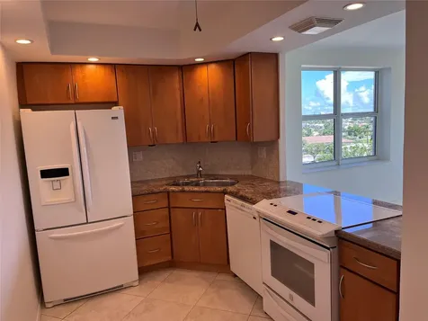 3200 NE 36th Street E Fort Lauderdale FL 33308