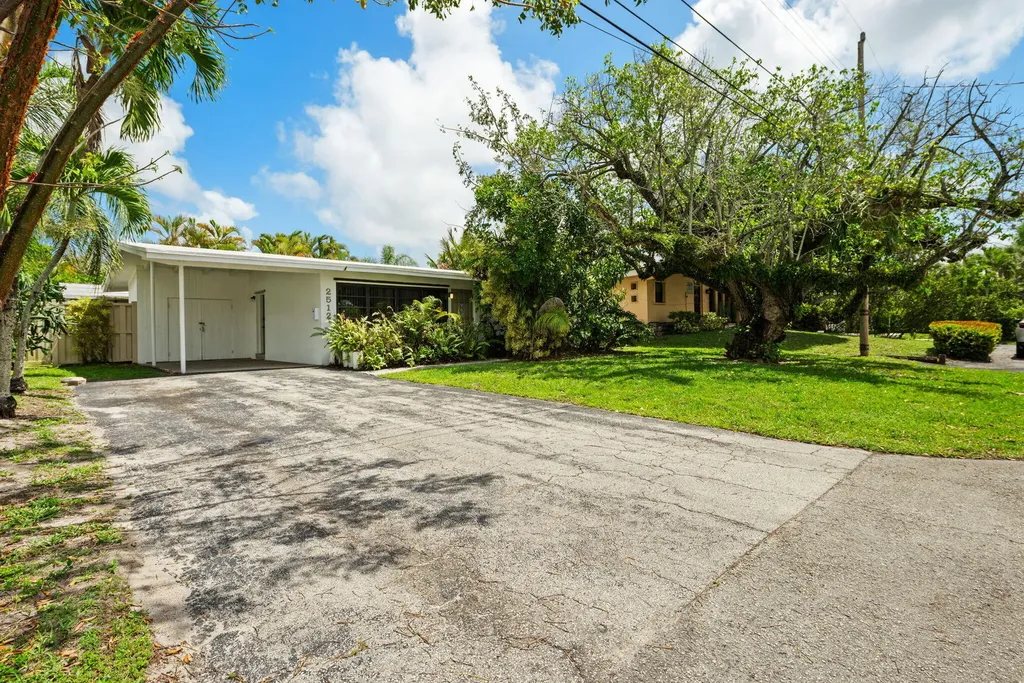 2512 Sugarloaf Lane Fort Lauderdale FL 33312