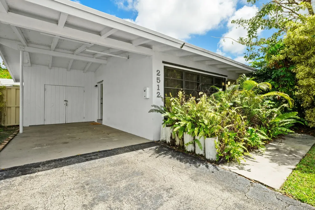 2512 Sugarloaf Lane Fort Lauderdale FL 33312