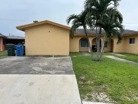 2339 NW 28th Street Oakland Park FL 33311