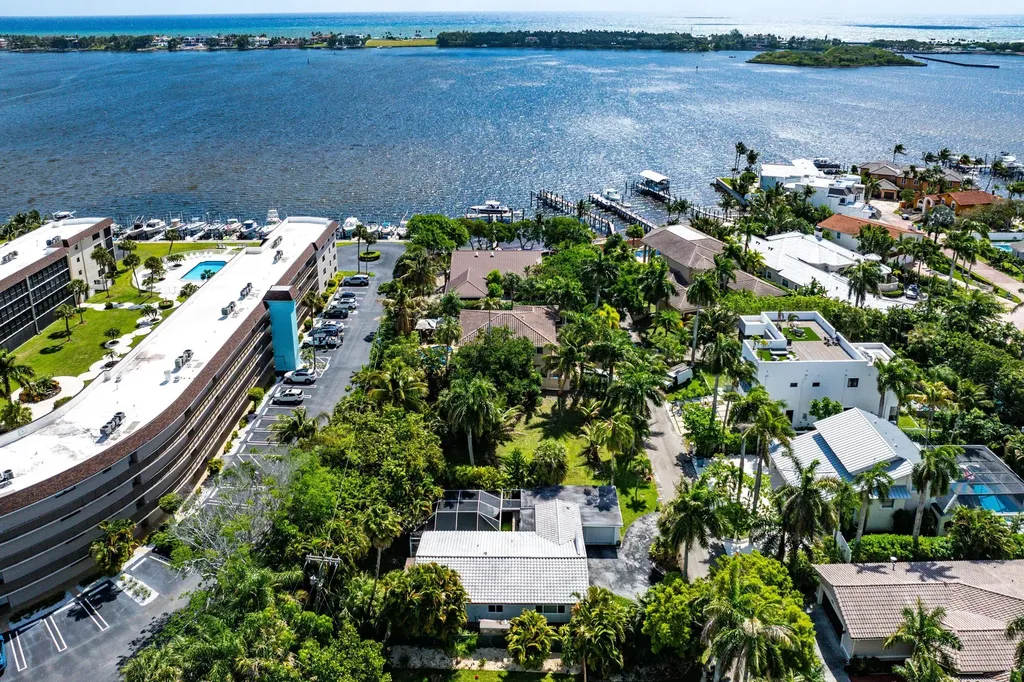 631 Lakeside Harbor Boynton Beach FL 33435