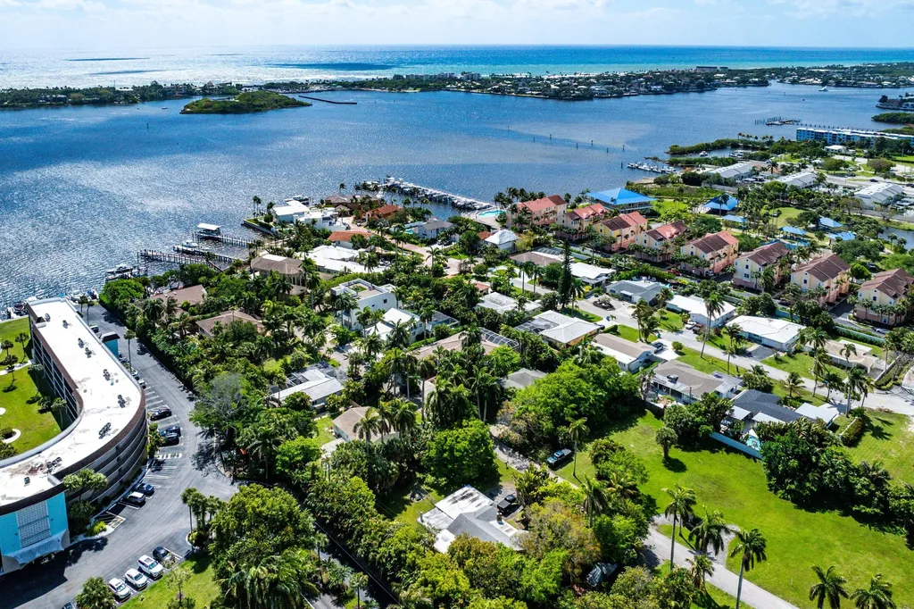631 Lakeside Harbor Boynton Beach FL 33435