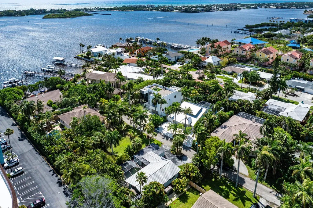 631 Lakeside Harbor Boynton Beach FL 33435