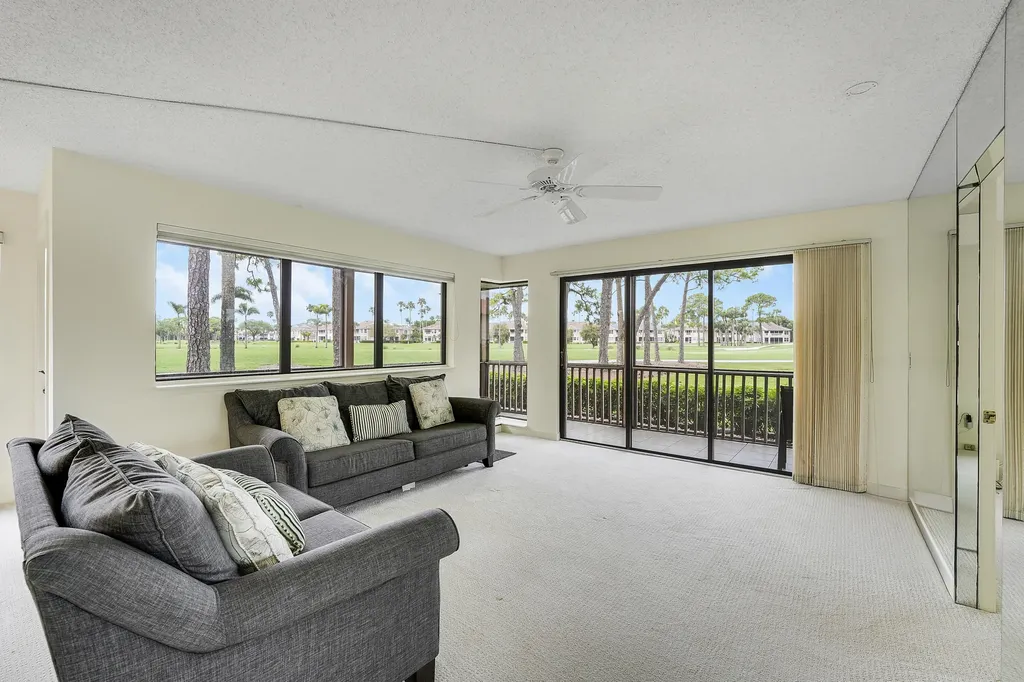302 Brackenwood Circle Palm Beach Gardens FL 33418