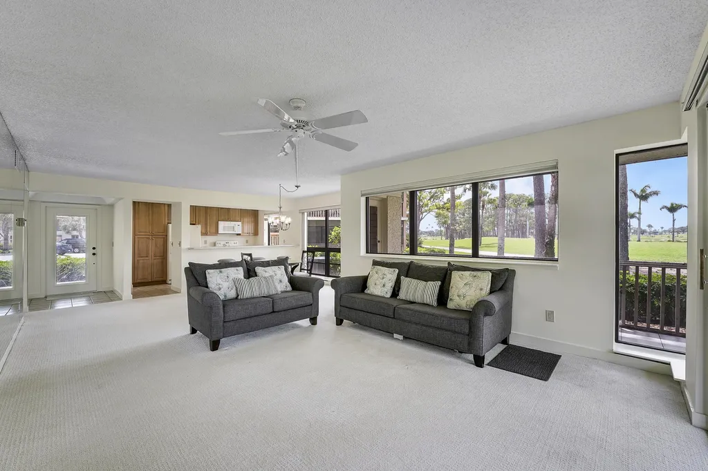 302 Brackenwood Circle Palm Beach Gardens FL 33418